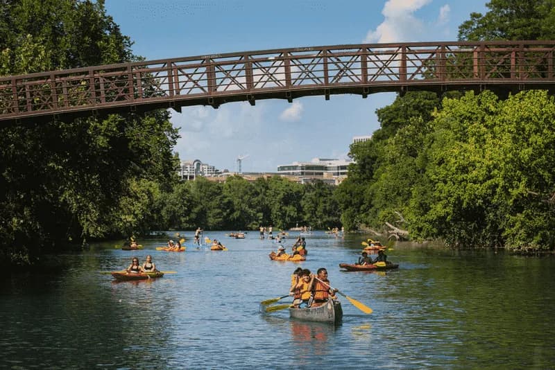 Lady Bird Lake Retro Boat Rentals: Duffy Cruises, Kayaks and Skyline Paddle Plans