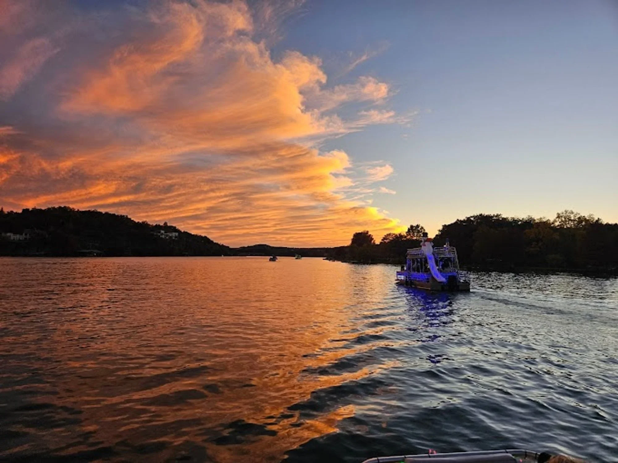 Lake Travis sunset hotel and weekend travel guide